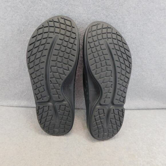 OOFOS Black Flip Flops Unisex Mens 9 Women 11 Comfort Recovery Shoes New - Picture 8 of 9
